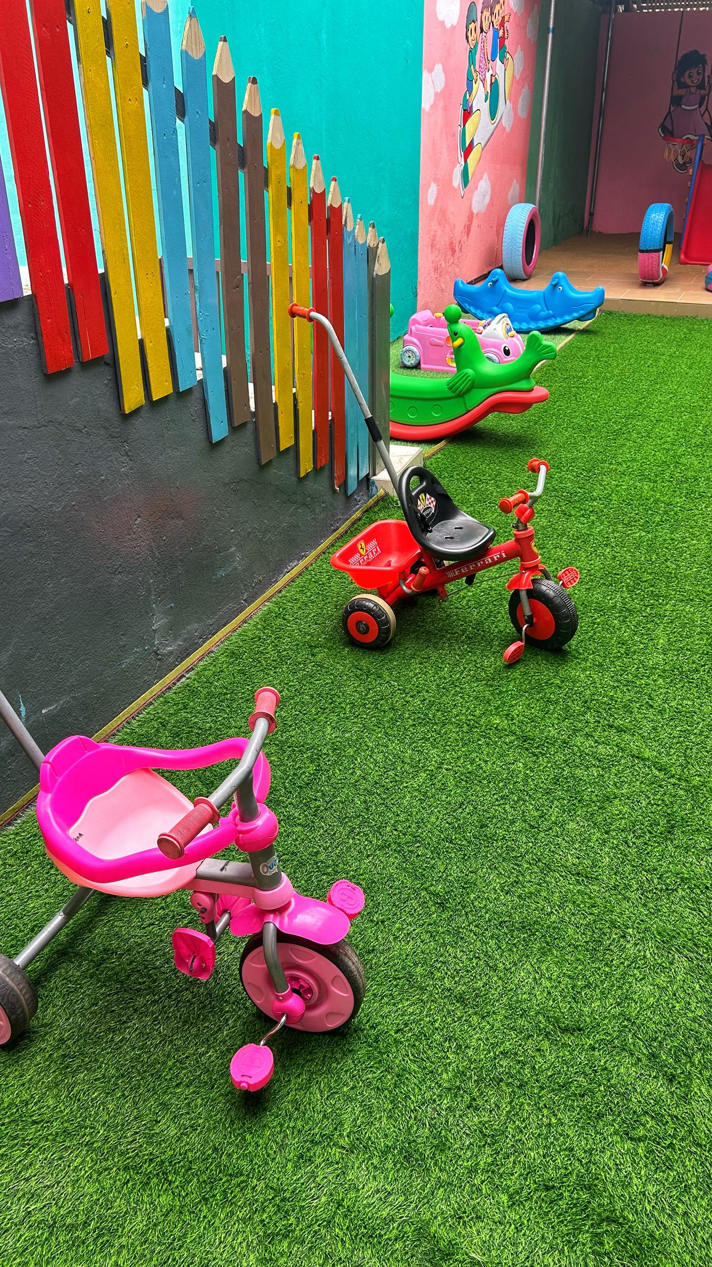 Zone d'activités éducatives pour enfants de 3 mois à 3 ans